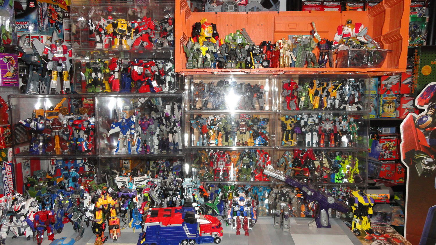 Collection toys. Коллекция трансформеров игрушки. Магазин игрушек трансформеров. Китайские игрушки трансформеры. Трансформеры всей коллекции игрушки.